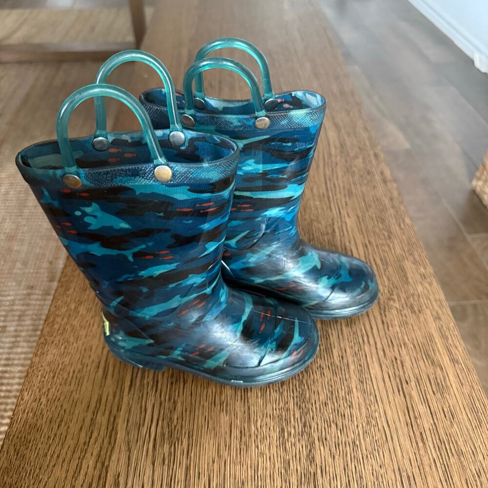 Western Chief Kids Shark Camo Light Up Rain Boots Size 8